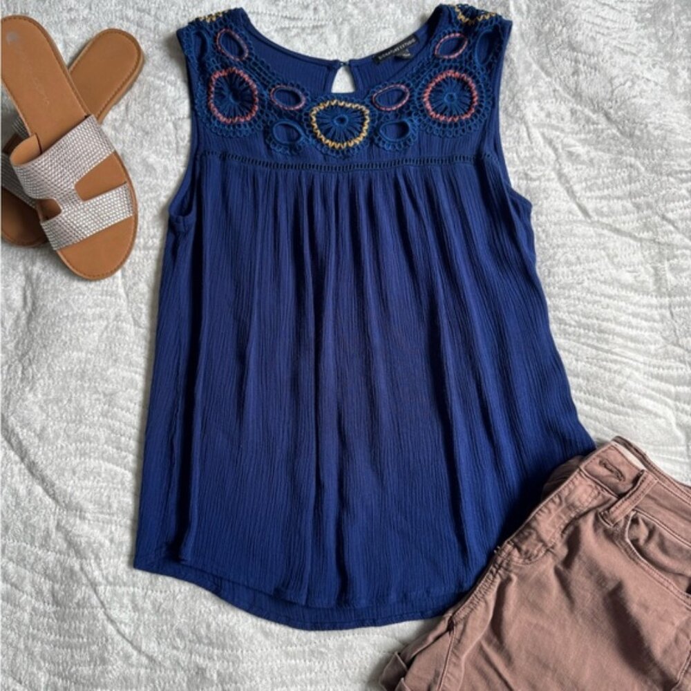 EUC!🤩 Signature Studio Royal Blue Embroidered Blouse